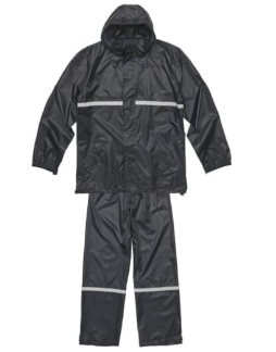 Ensemble de pluie noir composé d’une veste à capuche et d’un pantalon à bandes de signalisation