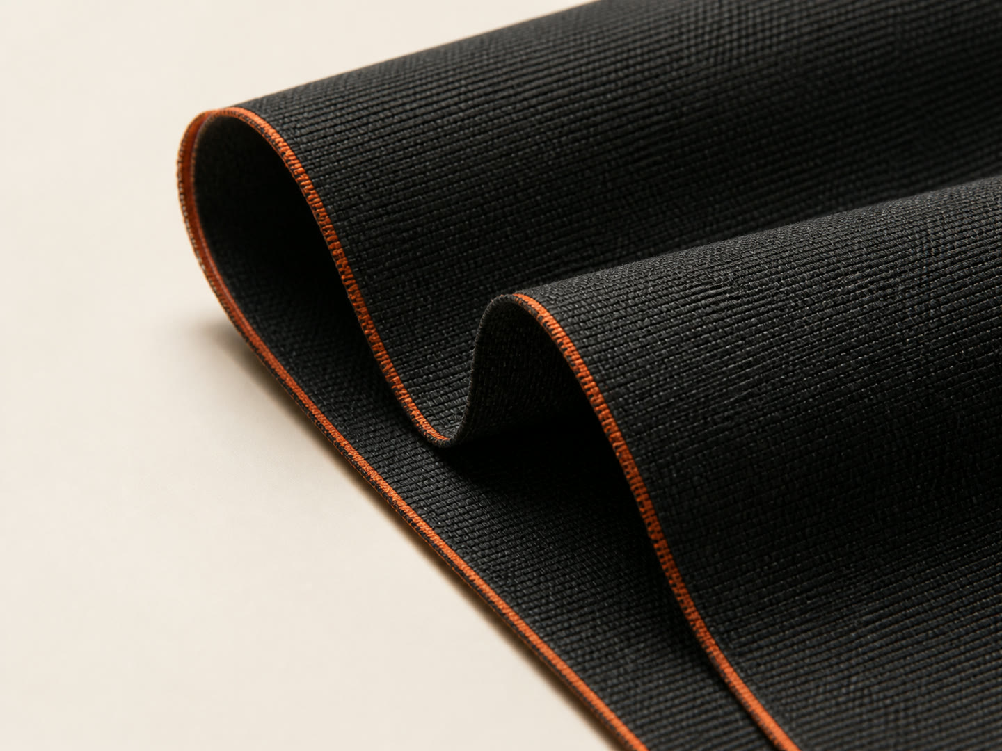 Tissu technique anthracite présenté à titre illustratif